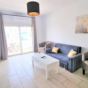 https://coastal-getaway-2-apartments-for-up-to-14-guests-light.protaras-cy-hotels.com